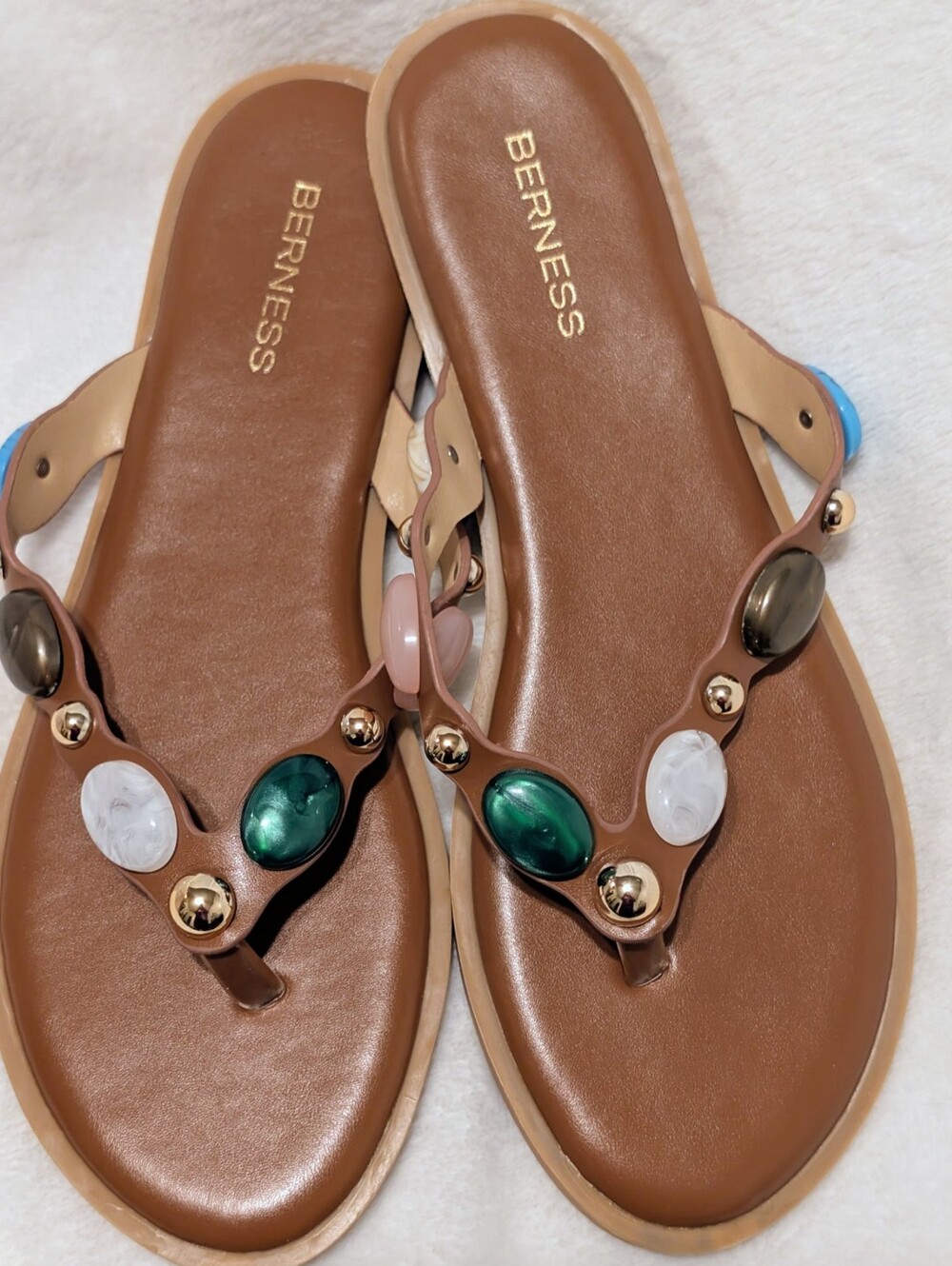 NWOT Beautiful Berness Women’s Brown Gem-Embellished Thong Sandals Size 9
